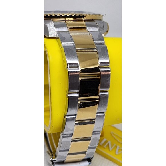 Invicta Pro Diver Men’s 40mm Stainless Steel Quartz Watch | Blue Dial, 200m - Picture 12 of 16